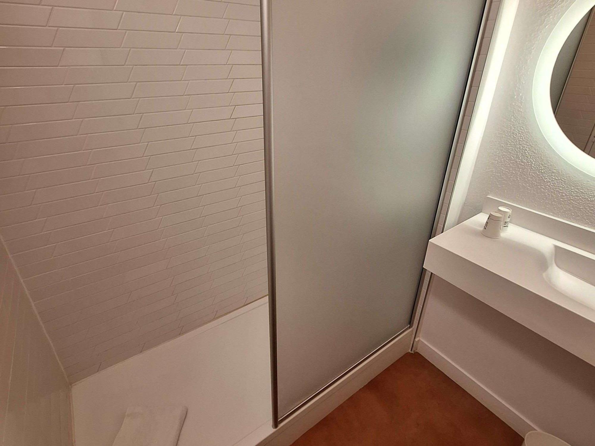 Ibis Styles Toulon Centre Port Hotel Exterior photo